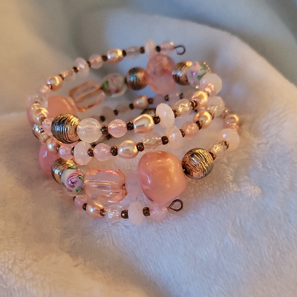 Chic Pink and Gold Beaded Bracelet